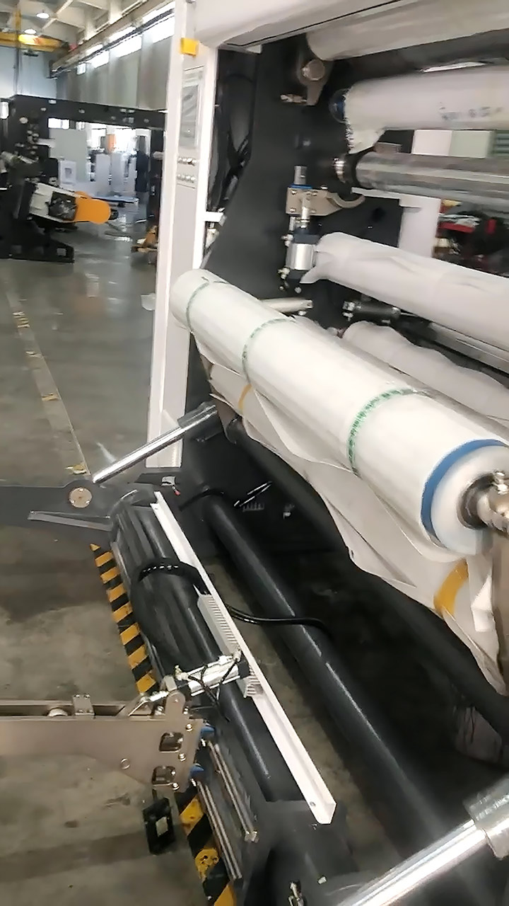 DSC 薄膜分切机2.jpg